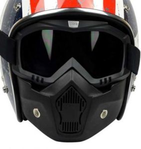 Mascara negra con gafas